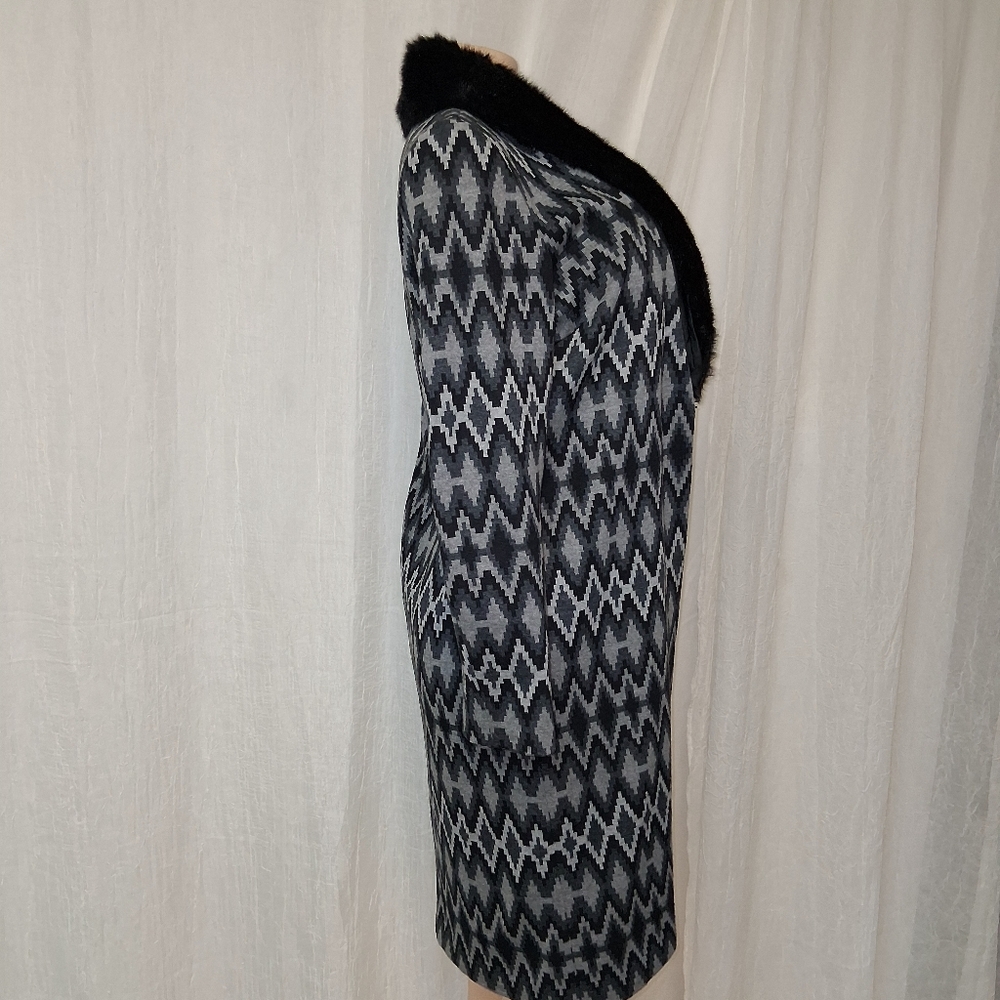 INC International Concepts Wimen Size S Black and Gray Zigzag Cape - Picture 7 of 16